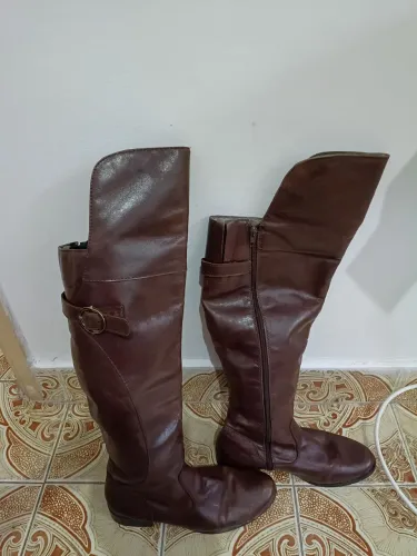 Bota de couro legítimo cabe melhor do 34 ao 36
