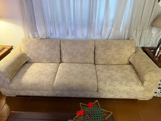 Vendo Sofá de 3 lugares Usado