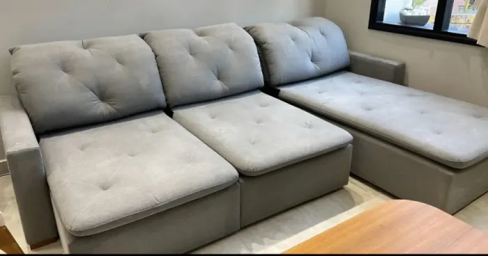 Leve o seu Sofa Dunelli Com algumas manchas de canetinha e de uso. Rs19.000 ppr RS8.000