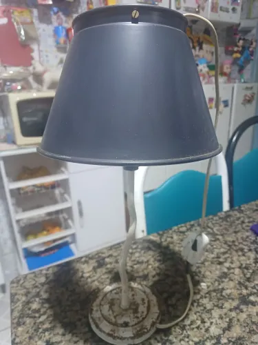 Abajur de Mesa Cúpula de Metal 43 cm de altura x 20 larg
