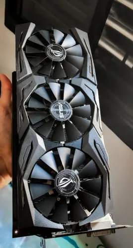 Placa de Vídeo ASUS - RX VEGA 64 8GB Triple Fan