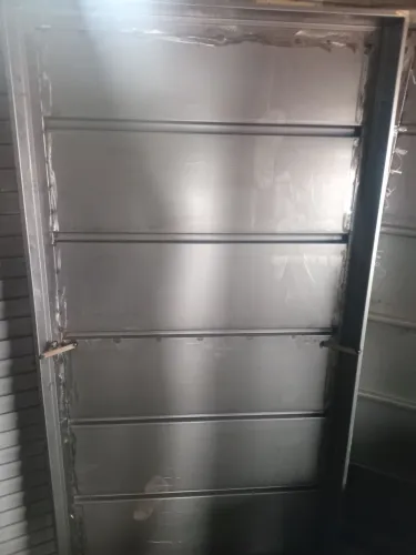 Porta metálica