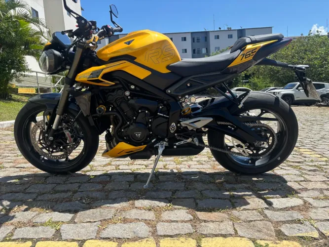 Triumph Street Triple 765 RS 2026 Cosmic Yellow - 1.750 km