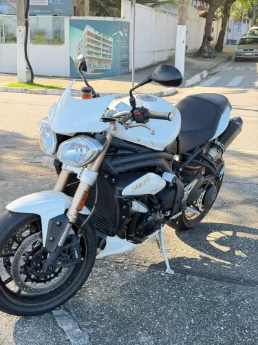 TRIUMPH SPEED TRIPLE 1050