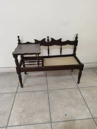 Mesinha de telefone antiga