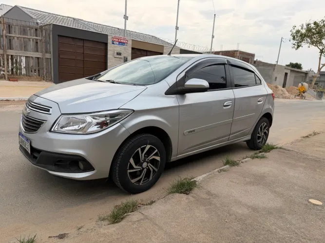 Chevrolet Onix Hatch LT 1.0 8V Flex Power Mec. 4P 2014