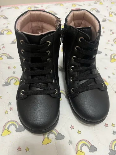 Bota preta Pampilia