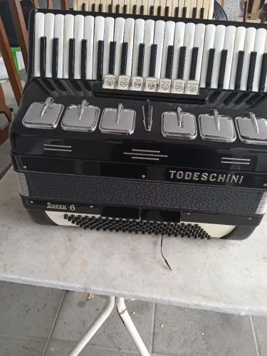 Acordeon Todeschini super 6