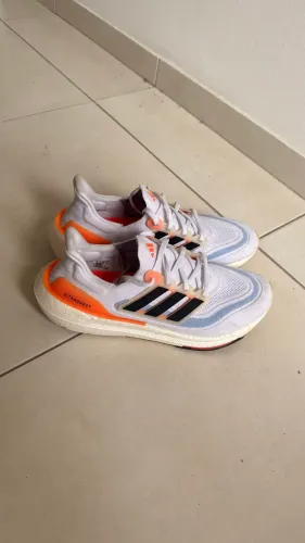 Tênis Adidas ultraboost, tamanho 43