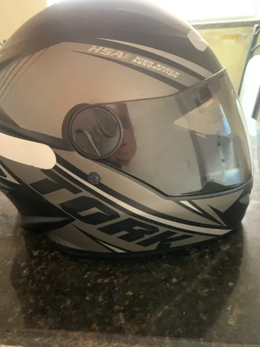 Capacete semi novo