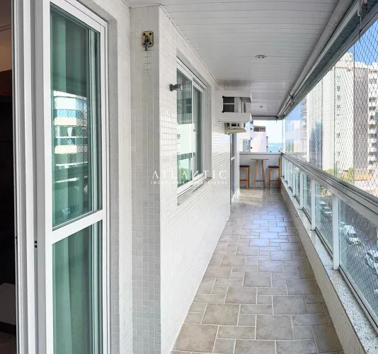 Apartamento com Vista Eterna para o Mar no Edifício Walter Casagrande com 3 quartos e 141 