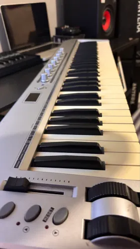 Teclado mid key control