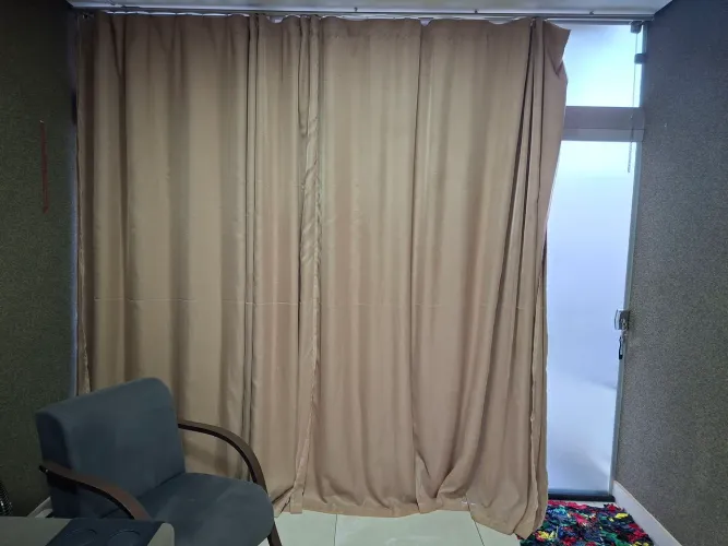 Cortina com trilho suíço