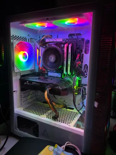 Pc gamer - Ryzen 5 5600x - 32Gb RAM 3200mhz - Rx6600m 8gb 