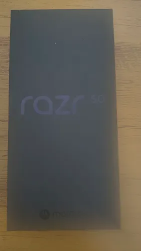 Vendo Motorola Razr 50 - Semi novo com NF Motorola 
