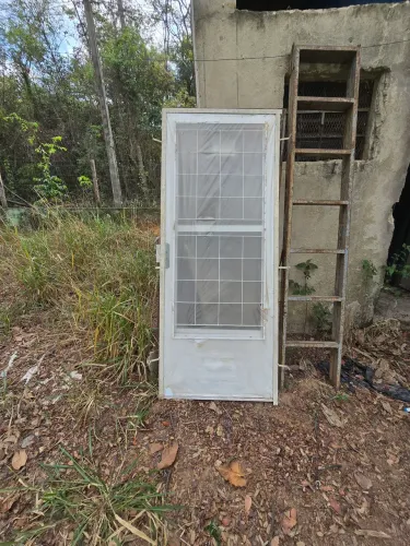 Porta de Aço com Vidro e Grade 0,90x2,15