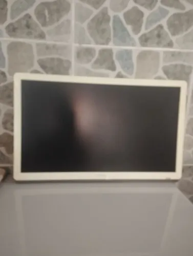 Vende -se tv Philips led 24 polegadas tela boa.