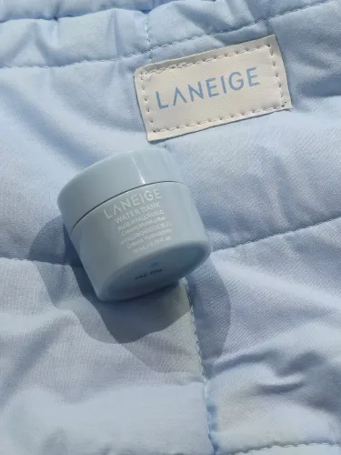Laneige Water Bank 10ml + Necessaire de viajem puffer exclusivo
