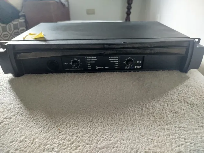 Amplificador Next Pro R2 Profissional de 2 Canais e 2000W RMS Preto