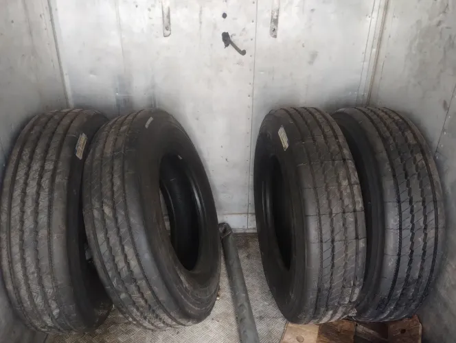 Pneus 275/80 R22.5 Vulcanizados Top