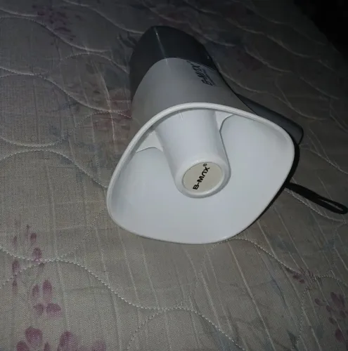 Mega fone com pilha recarregável e com o carregador de pilha junto !