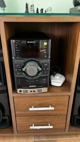 Som Sony Genezi Potente com 3 CDs, USB e Caixas de Som