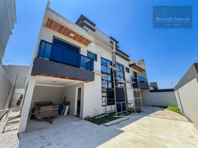 Sobrado com 3 suítes com Terraço e 2 vagas à venda-Capão Raso - Curitiba/PR