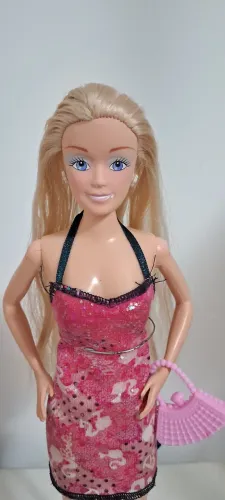 Boneca tipo barbie lullie usada 