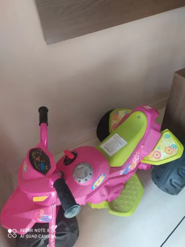 Moto elétrica infantil feminino em perfeito estado de conservação 