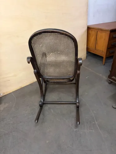 cadeira de Balanço Antiga Estilo thonart