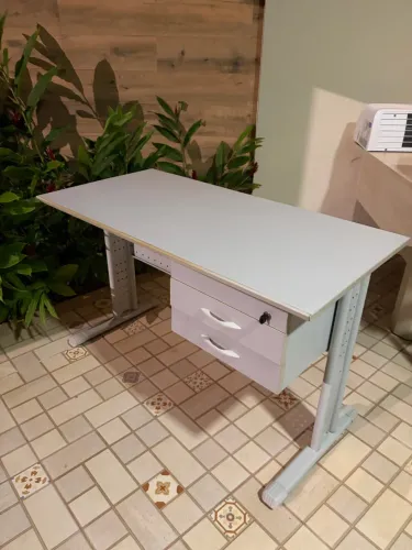Vende-se mesa escritório