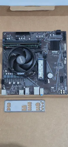 Kit Gamer Ryzen 5600GT, 16GB DDR4 2666Mhz, 1TB SSD NVME Kingston