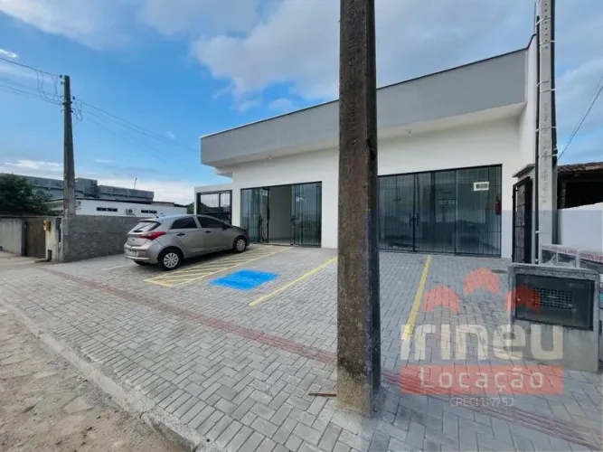 Sala comercial com 61,80m² no Bairro Porto Grande!