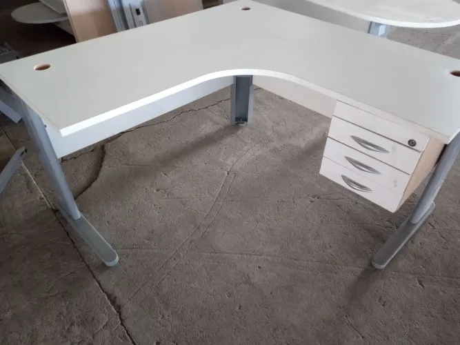 Mesa para escritório/ estudo