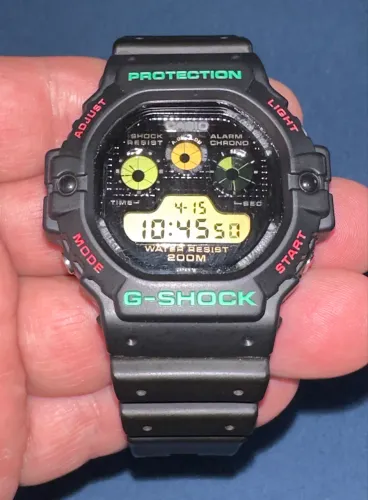Relógio de pulso casio DW 5900 japonês 