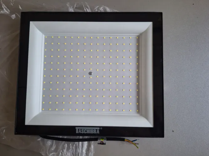 Refletor LED 200W Novo