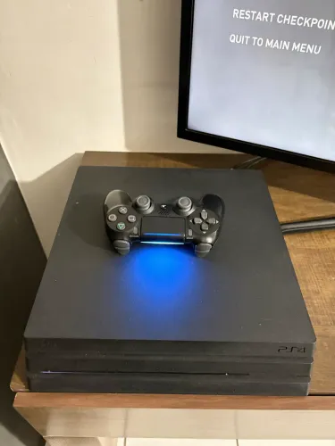 Playstation 4 PRO 825GB