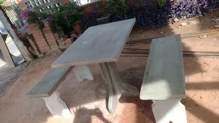 Mesa e bancos