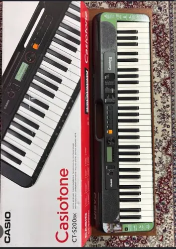 Teclado Casio, novo com caixa e acessórios 