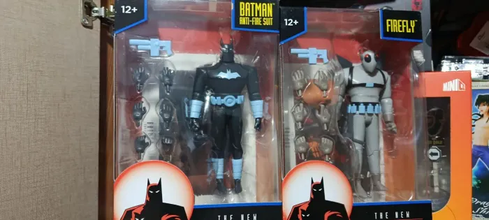 MCfarlane Batman e FireFly DC comics Novos lacrados