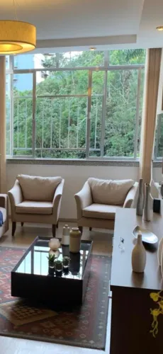 Duas poltronas R$ 350,00 cada uma