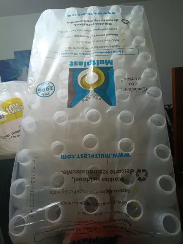 Garrafa plástica leitosa de 1Litro, formato quadrada