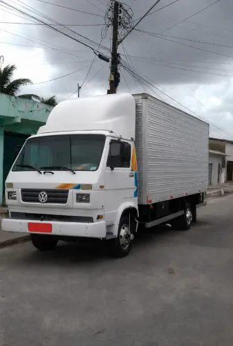 Particular vende caminhão VW 8.140 baú