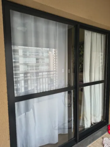 Porta Balcão Vidro preta 2,10 x 2,20