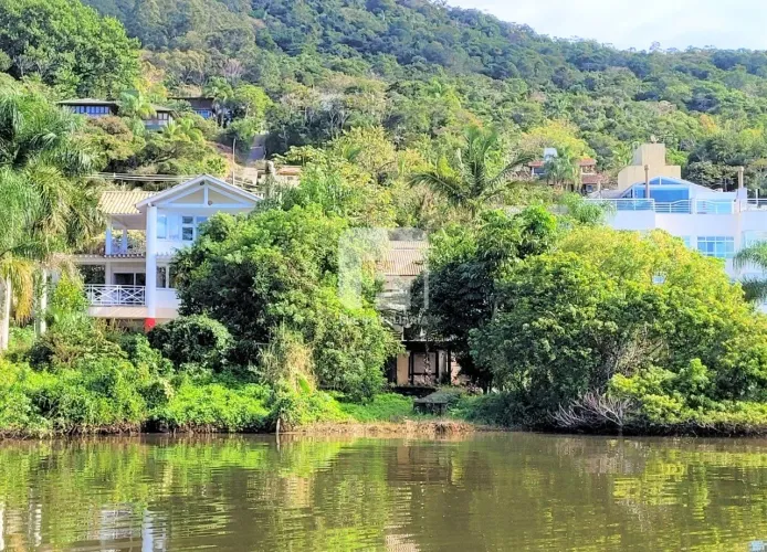 Casa à venda na Lagoa da Conceição