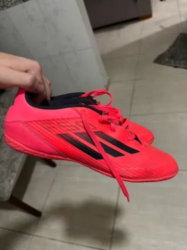 Chuteira de futsal Adidas F50 tamanho 40