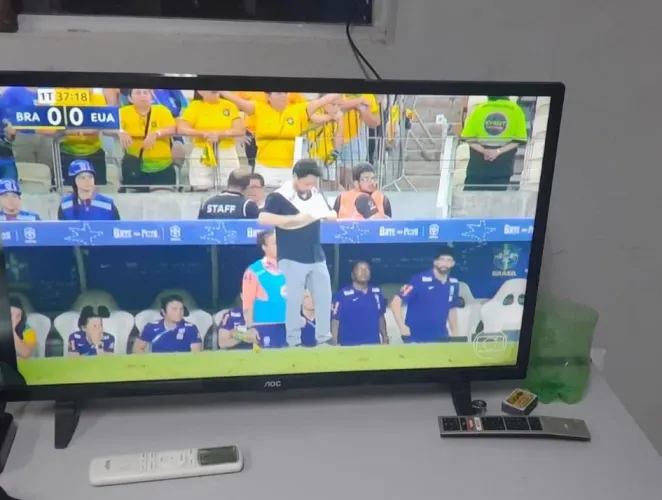 TV AOC 32" à venda!