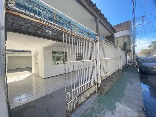 Imóvel para aluguel tem 198 metros quadrados com 3 quartos em Santa Mônica Popular - Vila