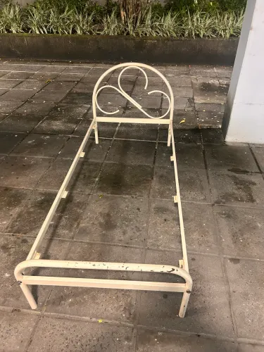Cama de ferro solteiro