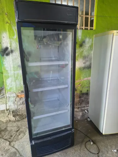 Vendo freezer Expositor metalfrio funcionando perfeitamente dependendo do lugar entrego 